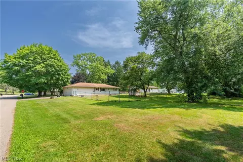 Exterior - 7101 Pinecrest St NE, Canton, OH 44721 photo 7 of 7