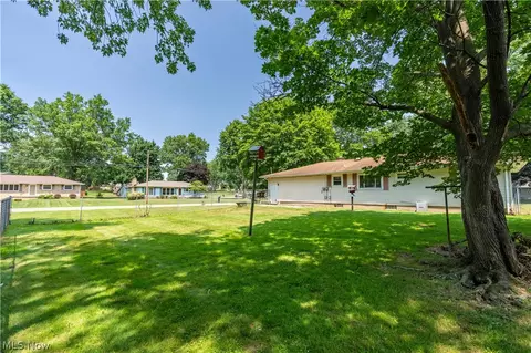 Exterior - 7101 Pinecrest St NE, Canton, OH 44721 photo 5 of 7