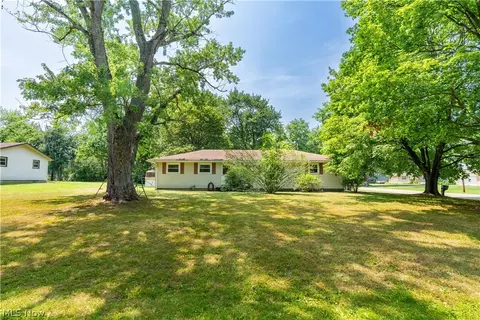 Exterior - 7101 Pinecrest St NE, Canton, OH 44721 photo 1 of 7