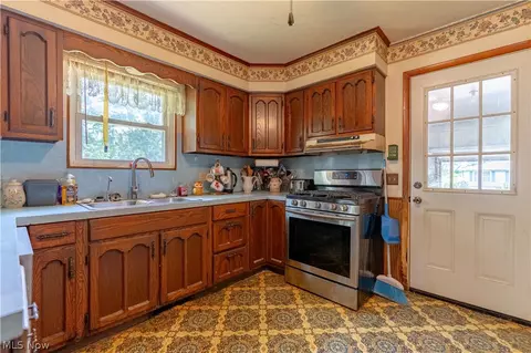 Kitchen - 7101 Pinecrest St NE, Canton, OH 44721 photo 3 of 5