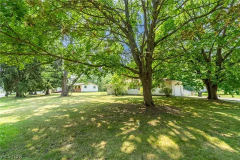 Exterior - 7101 Pinecrest St NE, Canton, OH 44721 photo 4 of 7