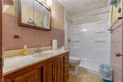 Bath - 7101 Pinecrest St NE, Canton, OH 44721 photo 1 of 1