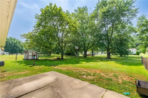 Exterior - 7101 Pinecrest St NE, Canton, OH 44721 photo 3 of 7