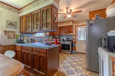 Kitchen - 7101 Pinecrest St NE, Canton, OH 44721 photo 2 of 5