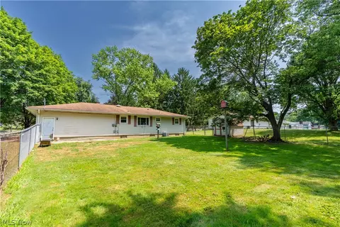 Exterior - 7101 Pinecrest St NE, Canton, OH 44721 photo 2 of 7