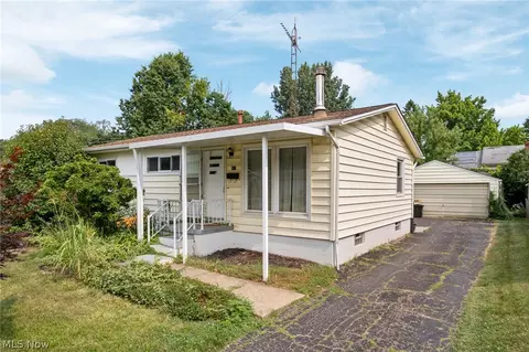 917 35th St NW, Canton, OH 44709