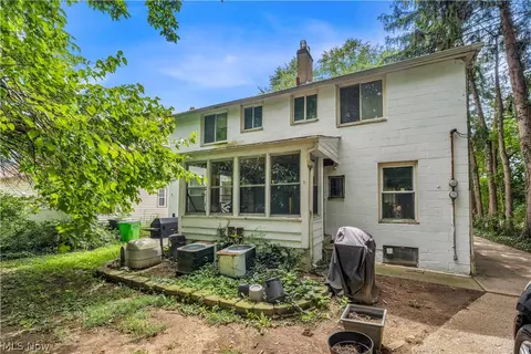 102 Hartman St, Berea, OH 44017 photo 4