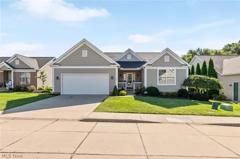 995 Flanders Dr, Wadsworth, OH 44281