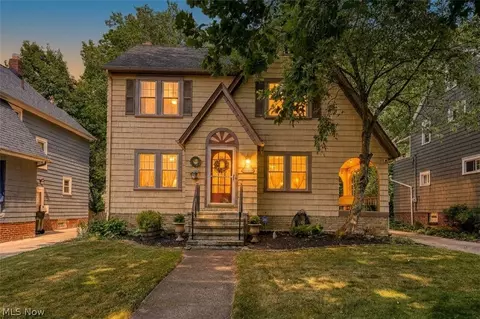943 Cambridge Rd, Cleveland Heights, OH 44121