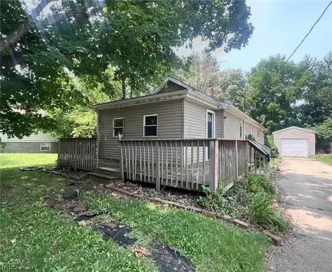 212 Pauline Ave, Akron, OH 44312