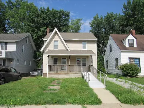 700 Glendora Ave, Akron, OH 44320