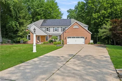 2537 Fox Cir, Stow, OH 44224