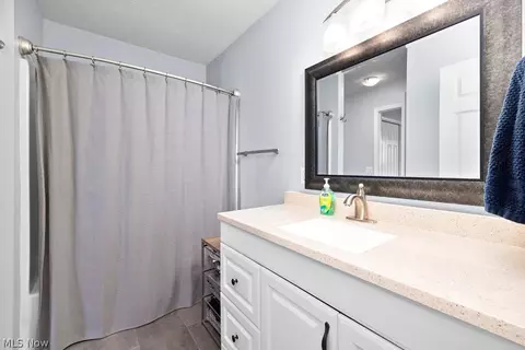 Bath - 107 Meander Ln, Elyria, OH 44035 photo 3 of 7