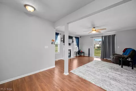 Entry Way - 107 Meander Ln, Elyria, OH 44035 photo 4 of 5