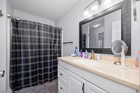 Bath - 107 Meander Ln, Elyria, OH 44035 photo 6 of 7