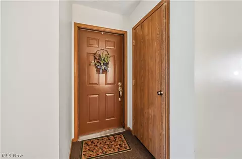 Entry Way - 817 Pearson Cir #2, Boardman, OH 44512 photo 1 of 4