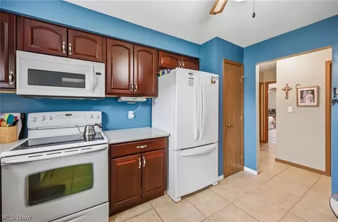 Kitchen - 817 Pearson Cir #2, Boardman, OH 44512 photo 1 of 2