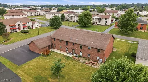 View/Area - 817 Pearson Cir #2, Boardman, OH 44512 photo 2 of 4