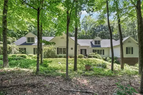 1144 Tanglewood Dr, Mantua, OH 44255
