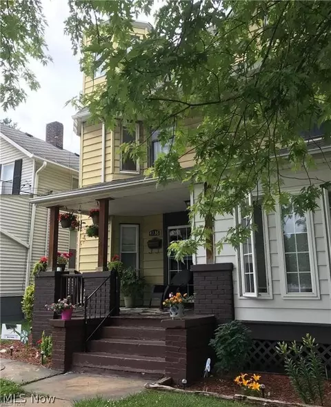 4030 E 44 St, Newburgh Heights, OH 44105