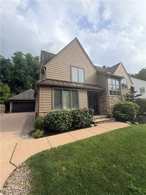 21669 Kenwood Ave, Rocky River, OH 44116