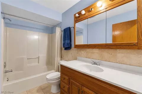 Bath - 8935 Oberlin Rd, Elyria, OH 44035 photo 1 of 2