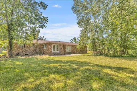 Exterior - 8935 Oberlin Rd, Elyria, OH 44035 photo 2 of 4