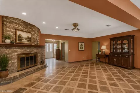 Living - 8935 Oberlin Rd, Elyria, OH 44035 photo 1 of 3