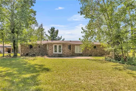 Exterior - 8935 Oberlin Rd, Elyria, OH 44035 photo 1 of 4