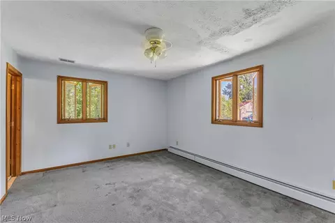 Bedroom - 8935 Oberlin Rd, Elyria, OH 44035 photo 2 of 5
