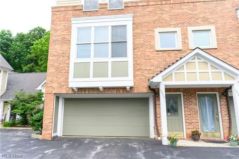 1517 Huntington Ln, Cleveland Heights, OH 44118