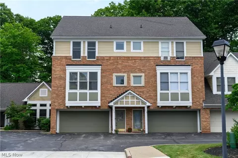 1517 Huntington Ln, Cleveland Heights, OH 44118