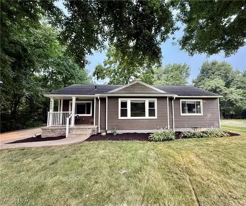 6550 Manchester Rd, New Franklin, OH 44216