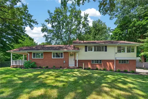 4612 Provens Dr, Akron, OH 44319