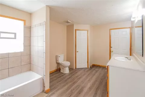 Bath - 665 Thayer St, Akron, OH 44310 photo 1 of 2