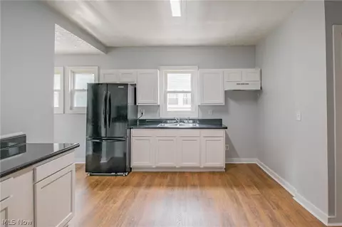 Entry Way - 665 Thayer St, Akron, OH 44310 photo 1 of 7