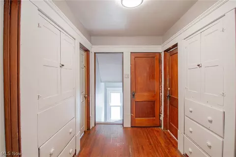 Entry Way - 665 Thayer St, Akron, OH 44310 photo 7 of 7