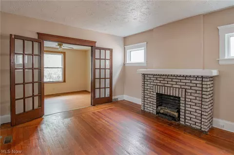 Living - 665 Thayer St, Akron, OH 44310 photo 3 of 5
