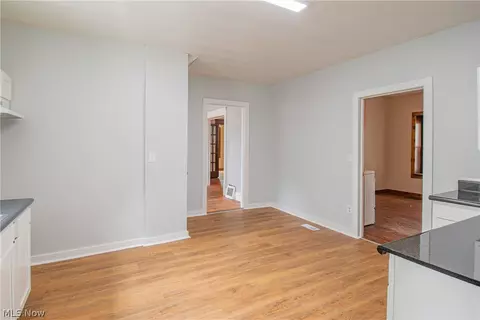 Entry Way - 665 Thayer St, Akron, OH 44310 photo 2 of 7