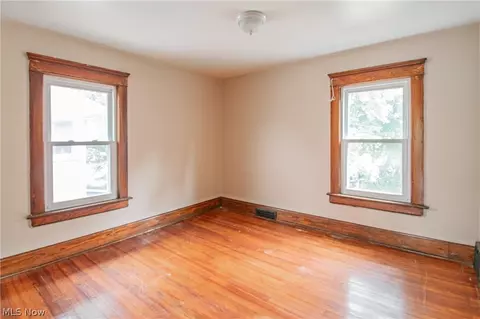 Bedroom - 665 Thayer St, Akron, OH 44310 photo 6 of 12