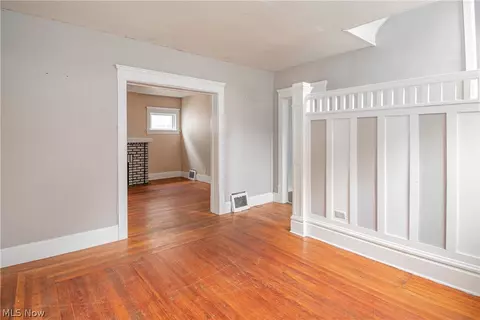 Living - 665 Thayer St, Akron, OH 44310 photo 1 of 5