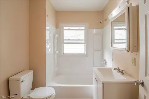 Bath - 665 Thayer St, Akron, OH 44310 photo 2 of 2