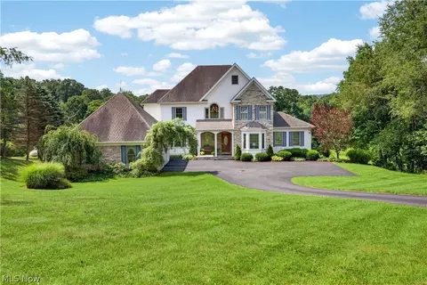 49695 Parkview Dr, East Liverpool, OH 43920