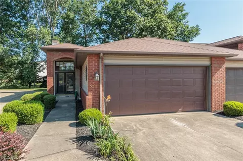 5211 Parkhurst Dr, Sheffield Village, OH 44054