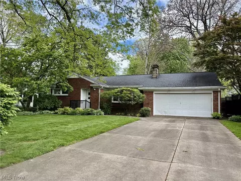 319 Bachtel St SE, North Canton, OH 44720