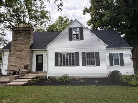 18646 Carmany Dr, Walton Hills, OH 44146