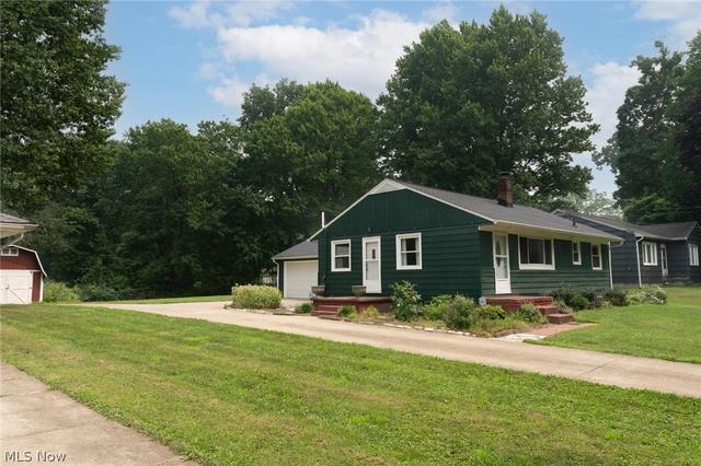 13526 Glenvale Ave NW, Uniontown, OH 44685