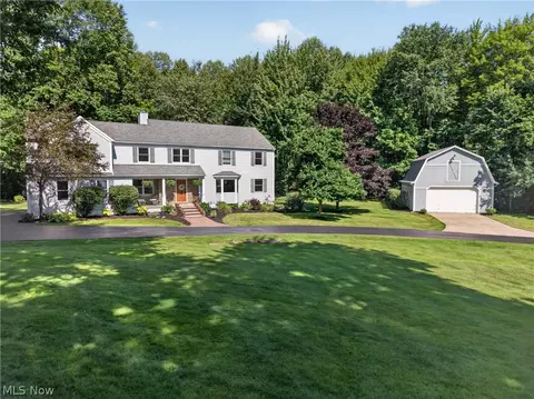 9610 Fox Meadow Ln, Chardon, OH 44024