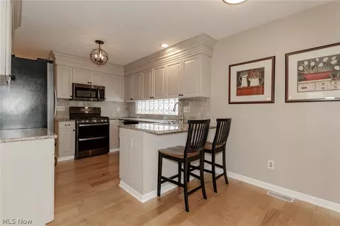 Kitchen - 102 Middle Post Pt, Chardon, OH 44024 photo 1 of 4