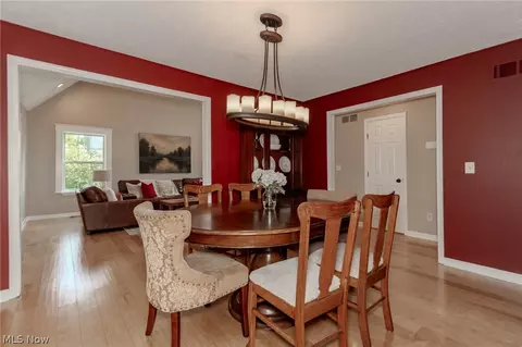Dining - 102 Middle Post Pt, Chardon, OH 44024 photo 2 of 3